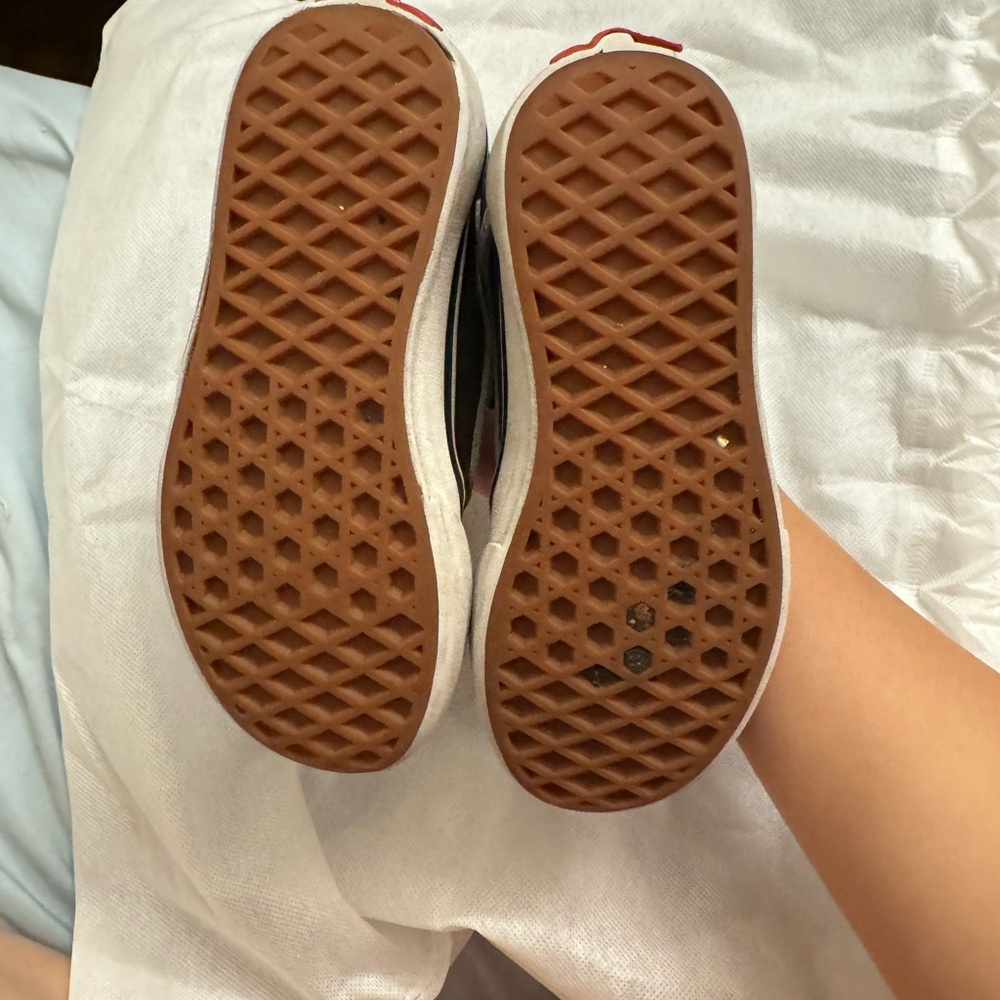 Bundle of three toddler shoes - Picture 14 of 16